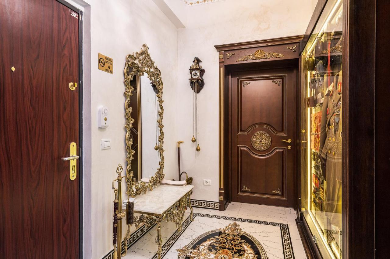 Private Museum Apartment With Antique Decor Bucharest Exterior photo