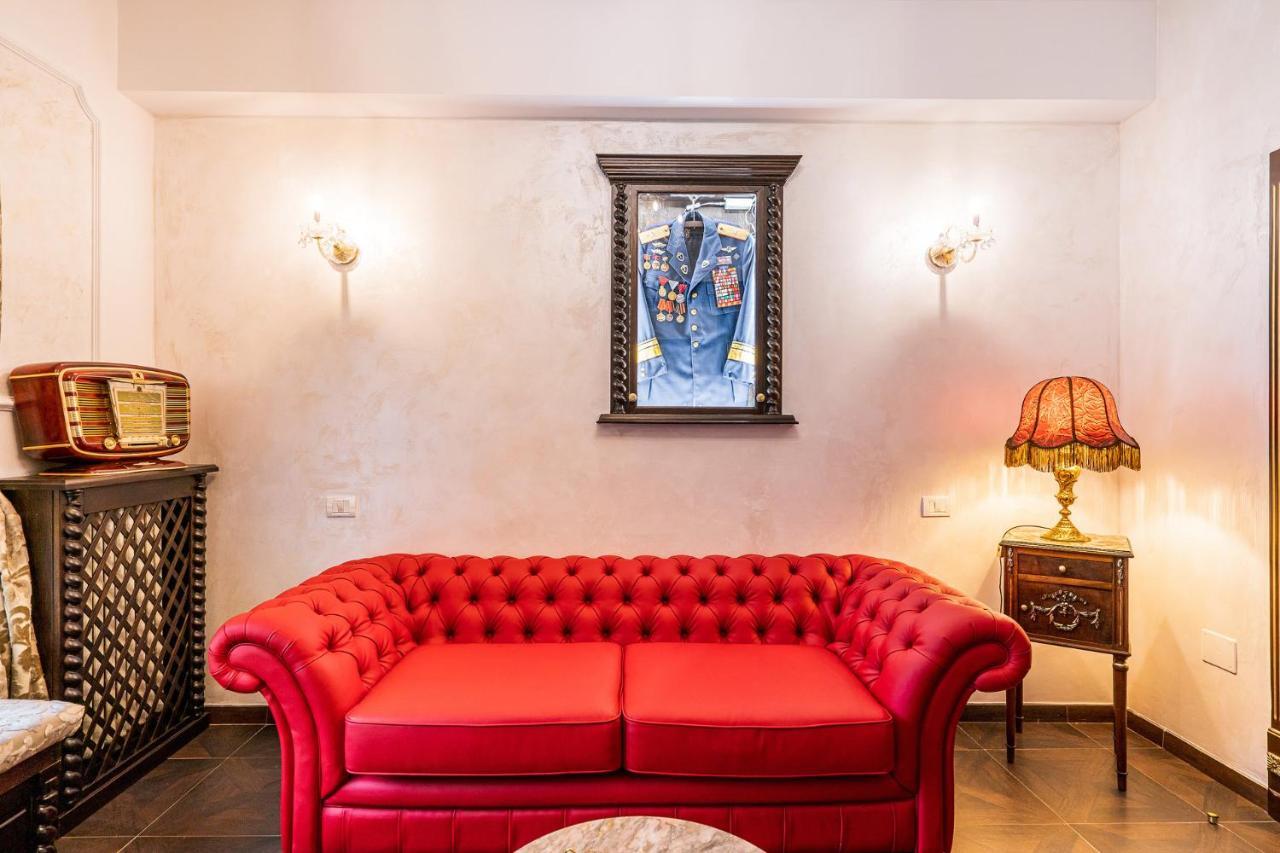 Private Museum Apartment With Antique Decor Bucharest Exterior photo