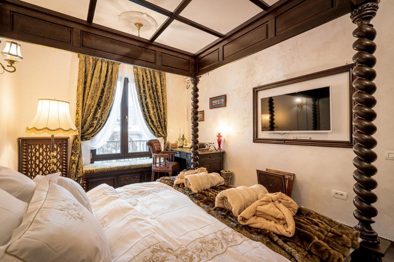 Private Museum Apartment With Antique Decor Bucharest Exterior photo