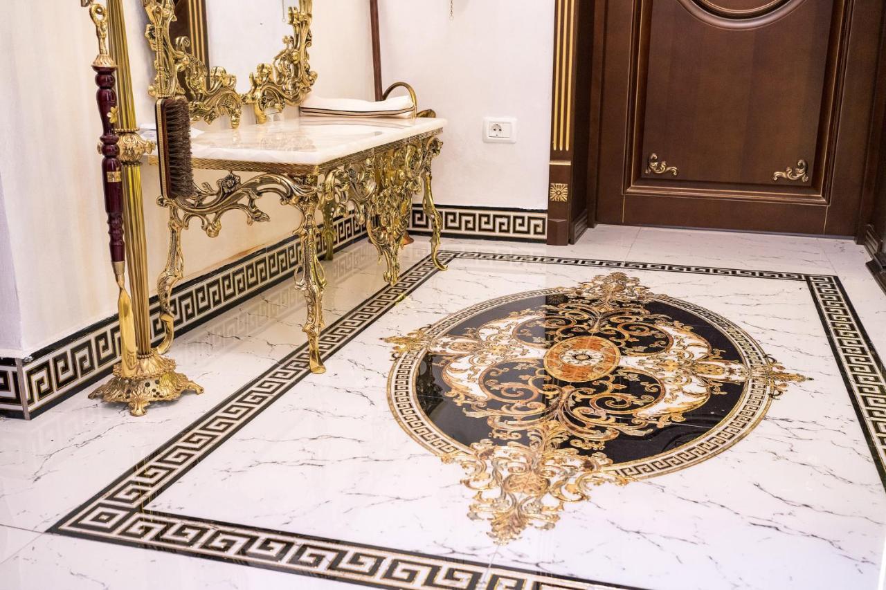 Private Museum Apartment With Antique Decor Bucharest Exterior photo