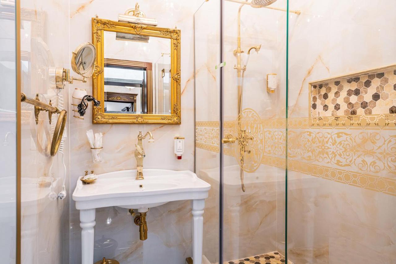 Private Museum Apartment With Antique Decor Bucharest Exterior photo