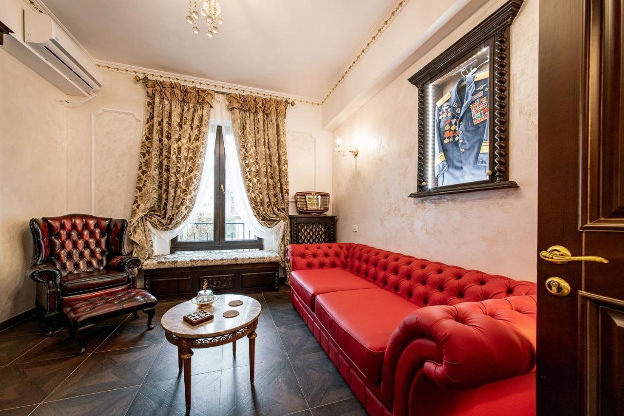 Private Museum Apartment With Antique Decor Bucharest Exterior photo