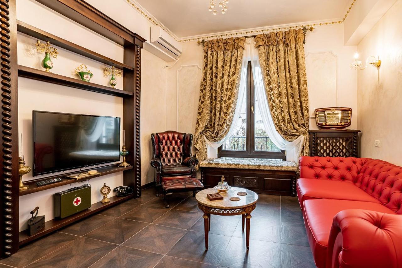 Private Museum Apartment With Antique Decor Bucharest Exterior photo