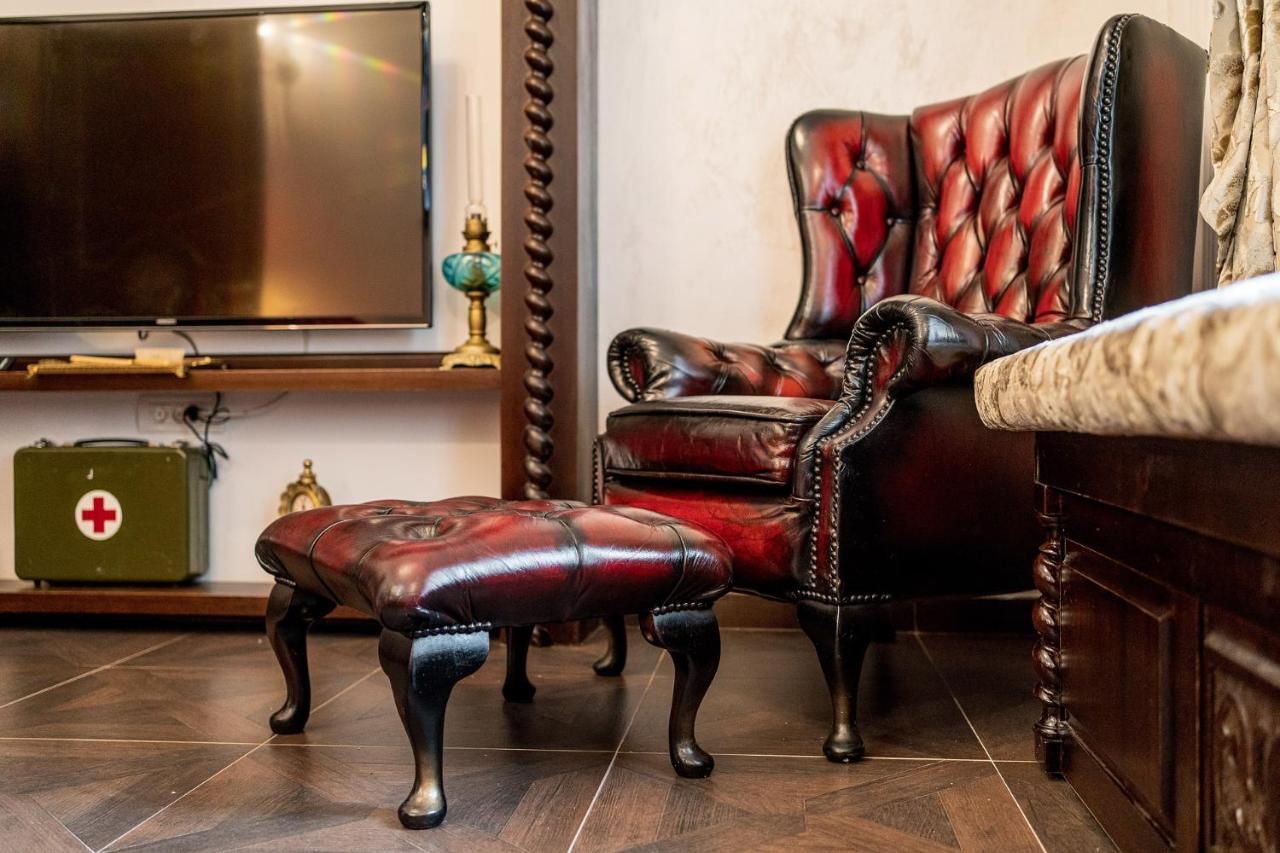 Private Museum Apartment With Antique Decor Bucharest Exterior photo