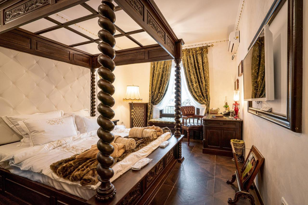 Private Museum Apartment With Antique Decor Bucharest Exterior photo
