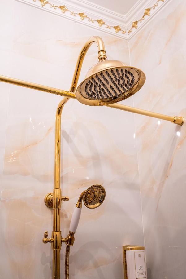 Private Museum Apartment With Antique Decor Bucharest Exterior photo