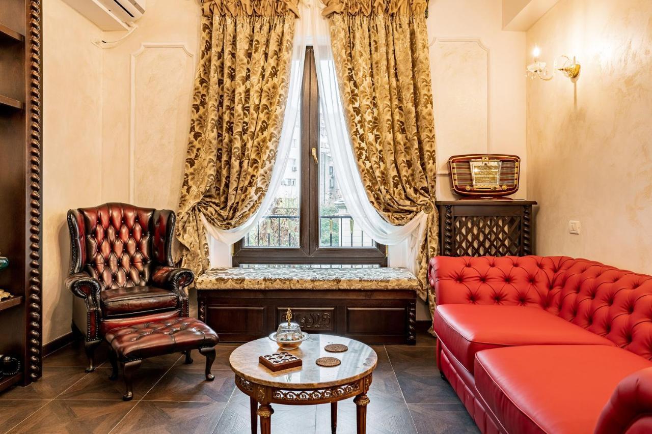 Private Museum Apartment With Antique Decor Bucharest Exterior photo