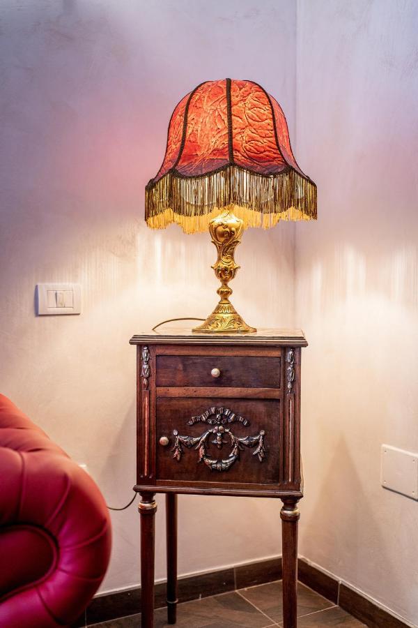 Private Museum Apartment With Antique Decor Bucharest Exterior photo