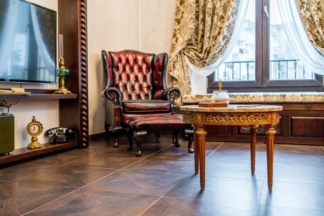 Private Museum Apartment With Antique Decor Bucharest Exterior photo